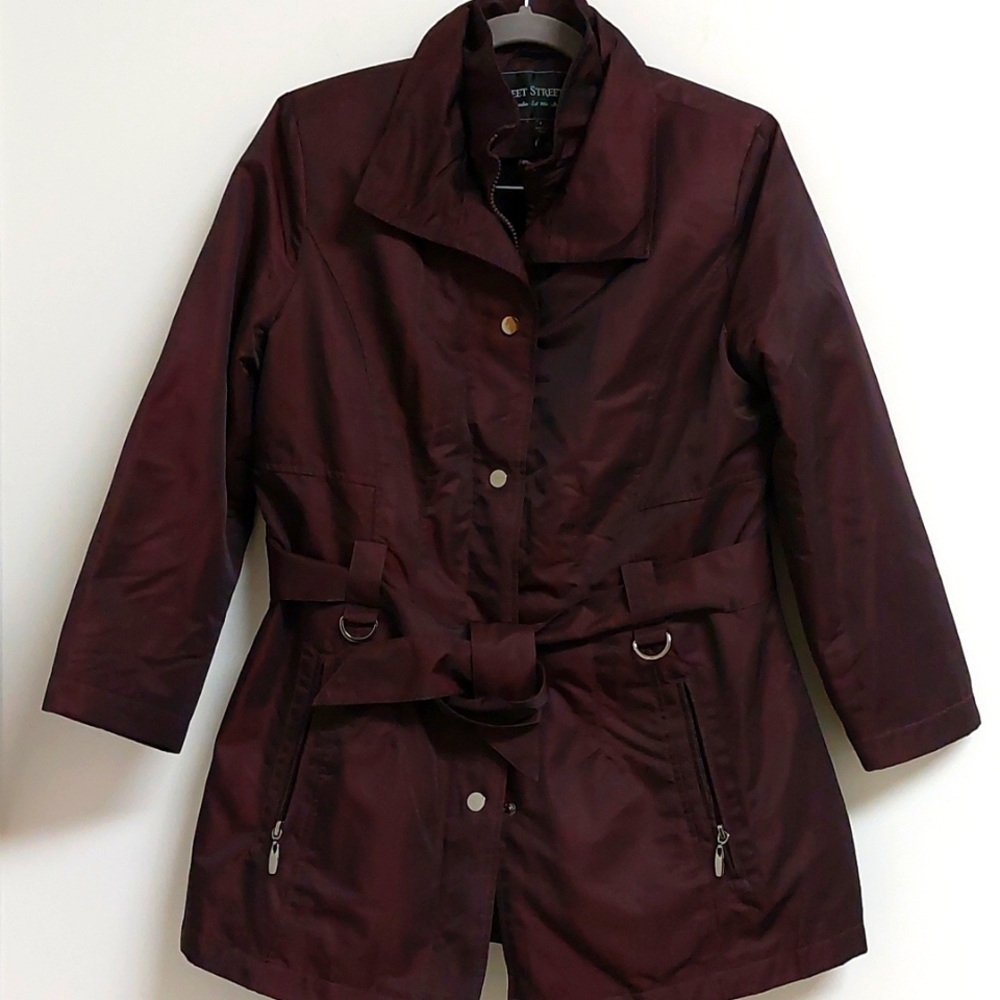 Fleet Street Jacket Trench coat. Size S. Color eggplant / purple.